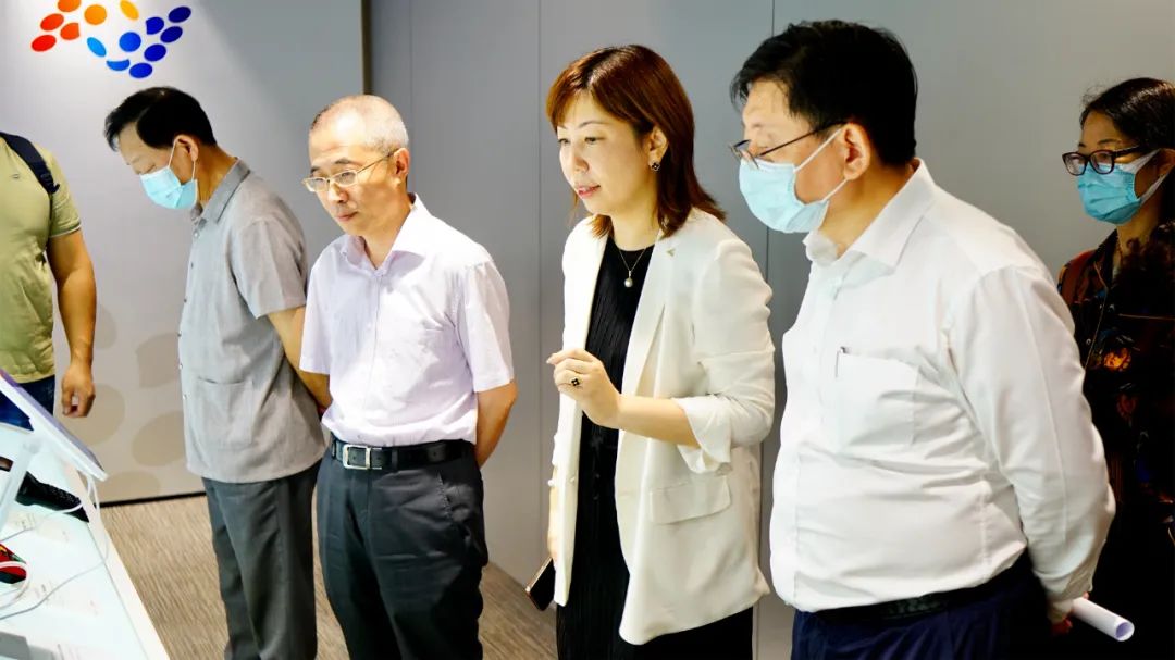 上海市政协副主席寿子琪一行走访调研汇付天下(图2)