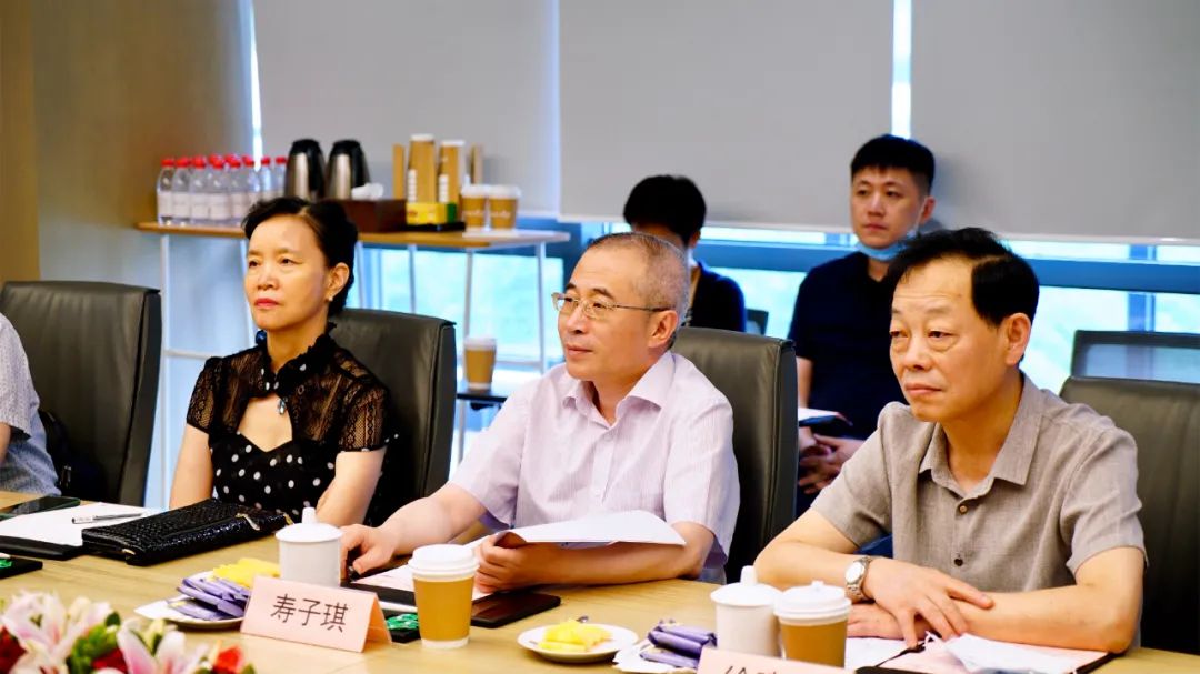 上海市政协副主席寿子琪一行走访调研汇付天下(图3)