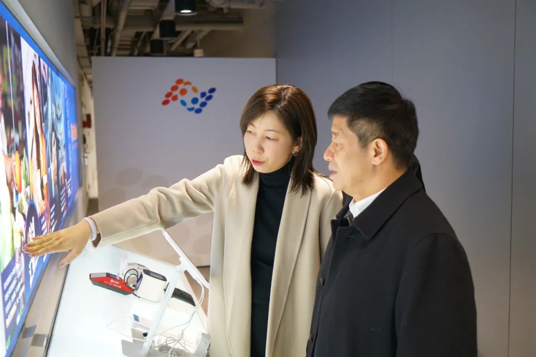 上海市委统战部蔡忠副部长一行走访调研汇付天下(图2)